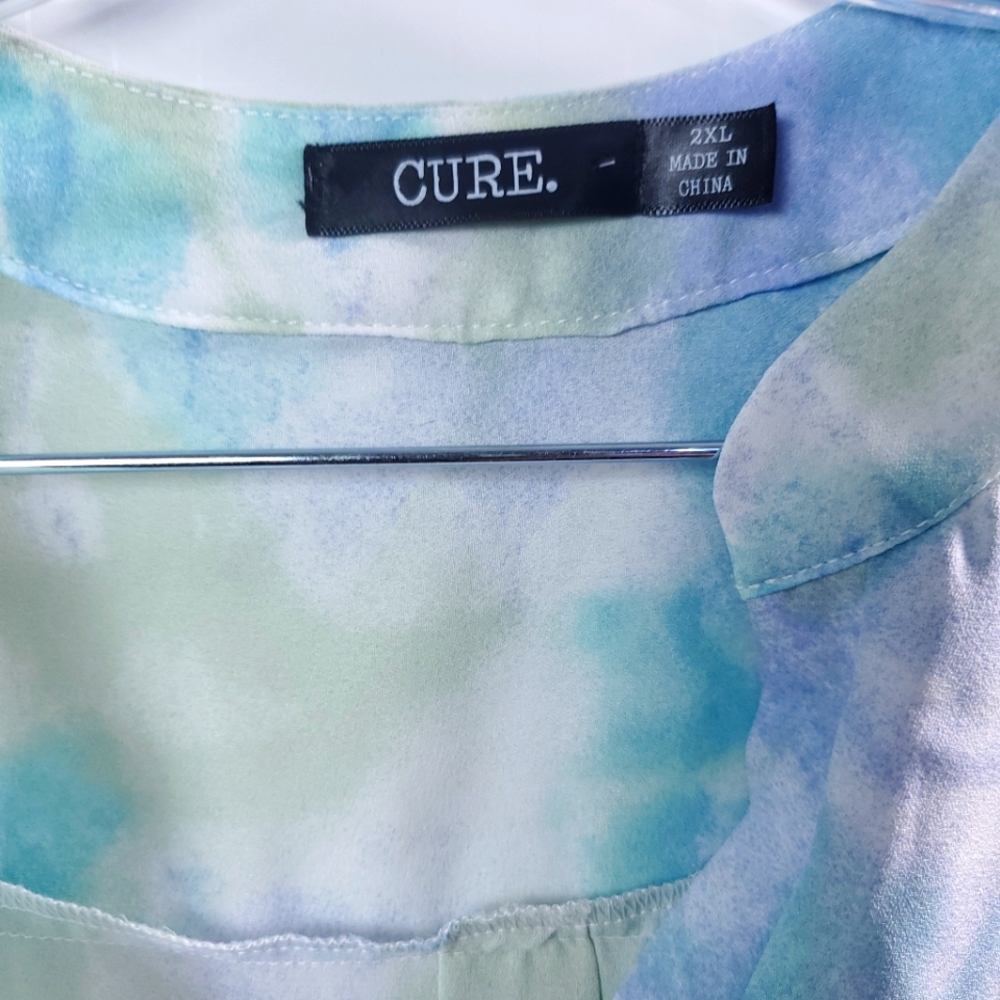 CURE  Sheer Floral Plus Size Sleeveless Top - Picture 2 of 4